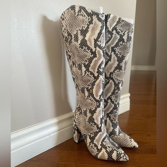 Snake Print Boot Size 37 - Black and White - Picture 2 of 5